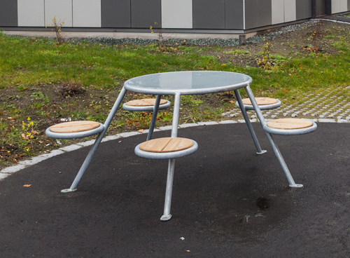 Ensemble table en acier et tabourets bois BUZZ