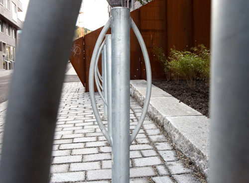 Potelet attache-vélos URBAN. Fixation sur platine