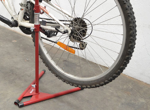Pro Urba, fabricant distributeur de mobilier urbain, vous propose le  produit Support à vélo vertical PKB - Mise en sécurité par antivol de Semab
